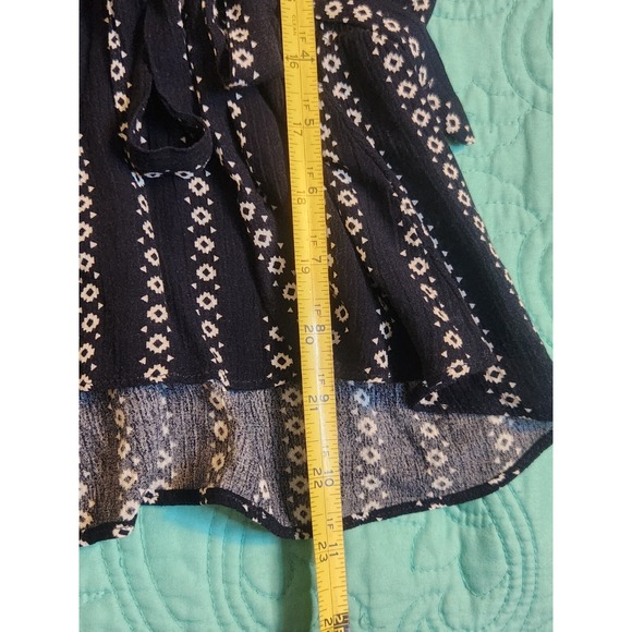 Blush 🖤 J  Medium‎ Black/white Flowers Wide Sleeve Elastic Waist Cropped Blouse - Picture 8 of 8